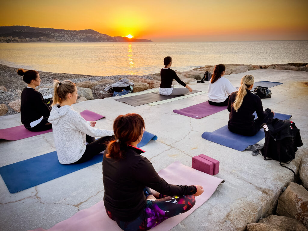 yoga en bord de mer